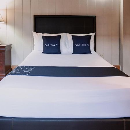 Capital O Hotel Villa Azura Tecate Exteriör bild